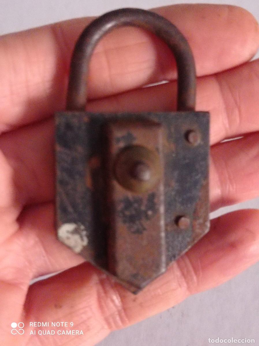 Antig&uuml;edades: ANTIGUO CANDADO de metal sin llaves - Foto 5