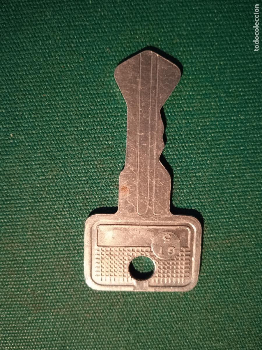 Antig&uuml;edades: CURIOSA LLAVE DE ALUMIMIO - 4.9 cm. - Foto 2