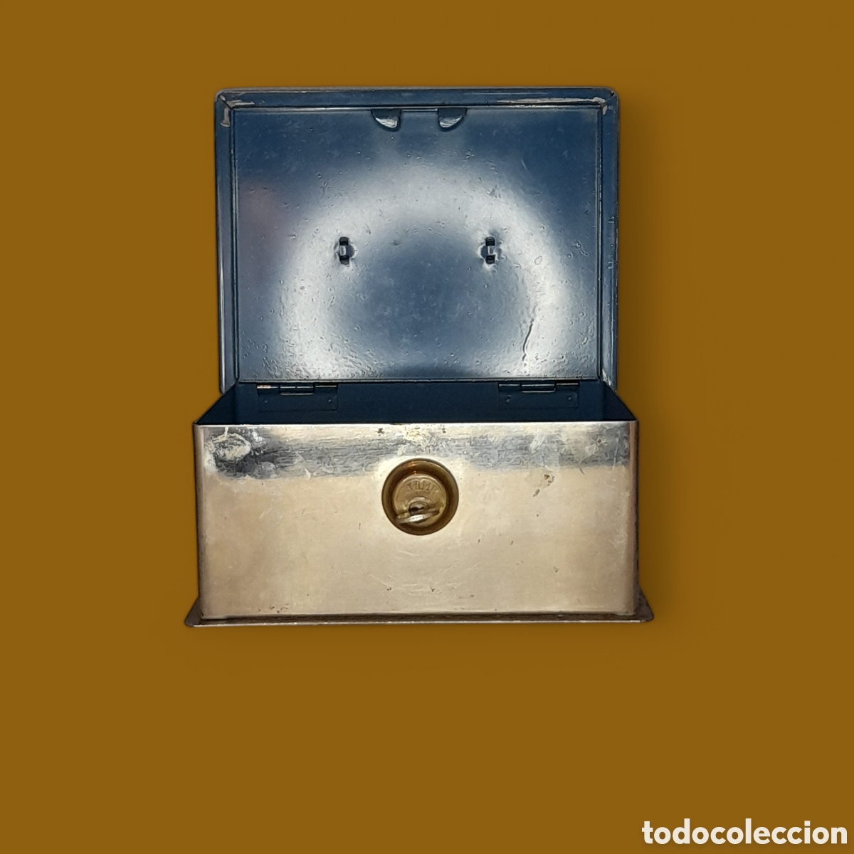 Antig&uuml;edades: Antigua caja de caudales. - Foto 3