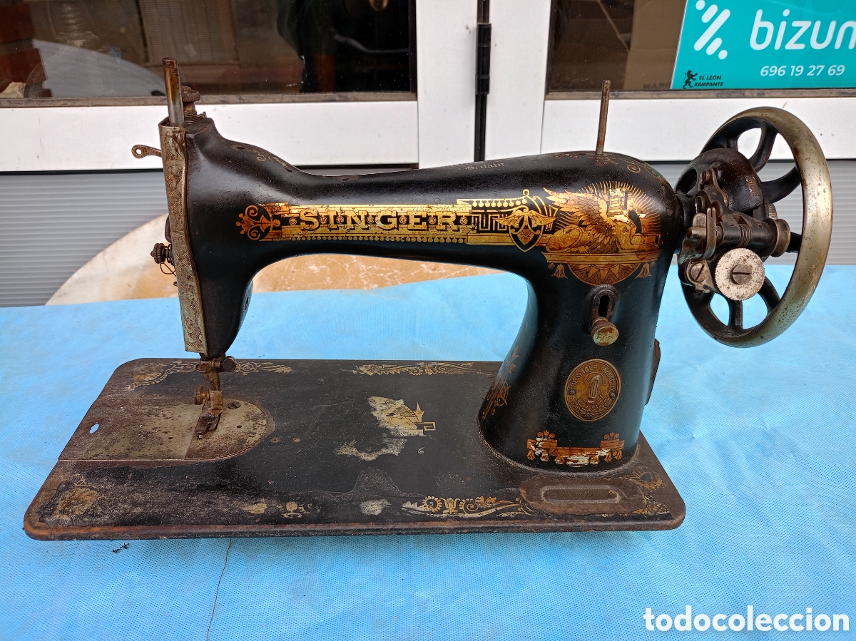 Antig&uuml;edades: ANTIGUA M&Aacute;QUINA DE COSER SINGER - Foto 1