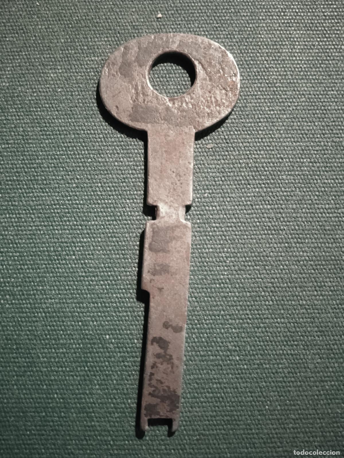 Antig&uuml;edades: CURIOSA LLAVE PLANA - 7 cm. - Foto 1