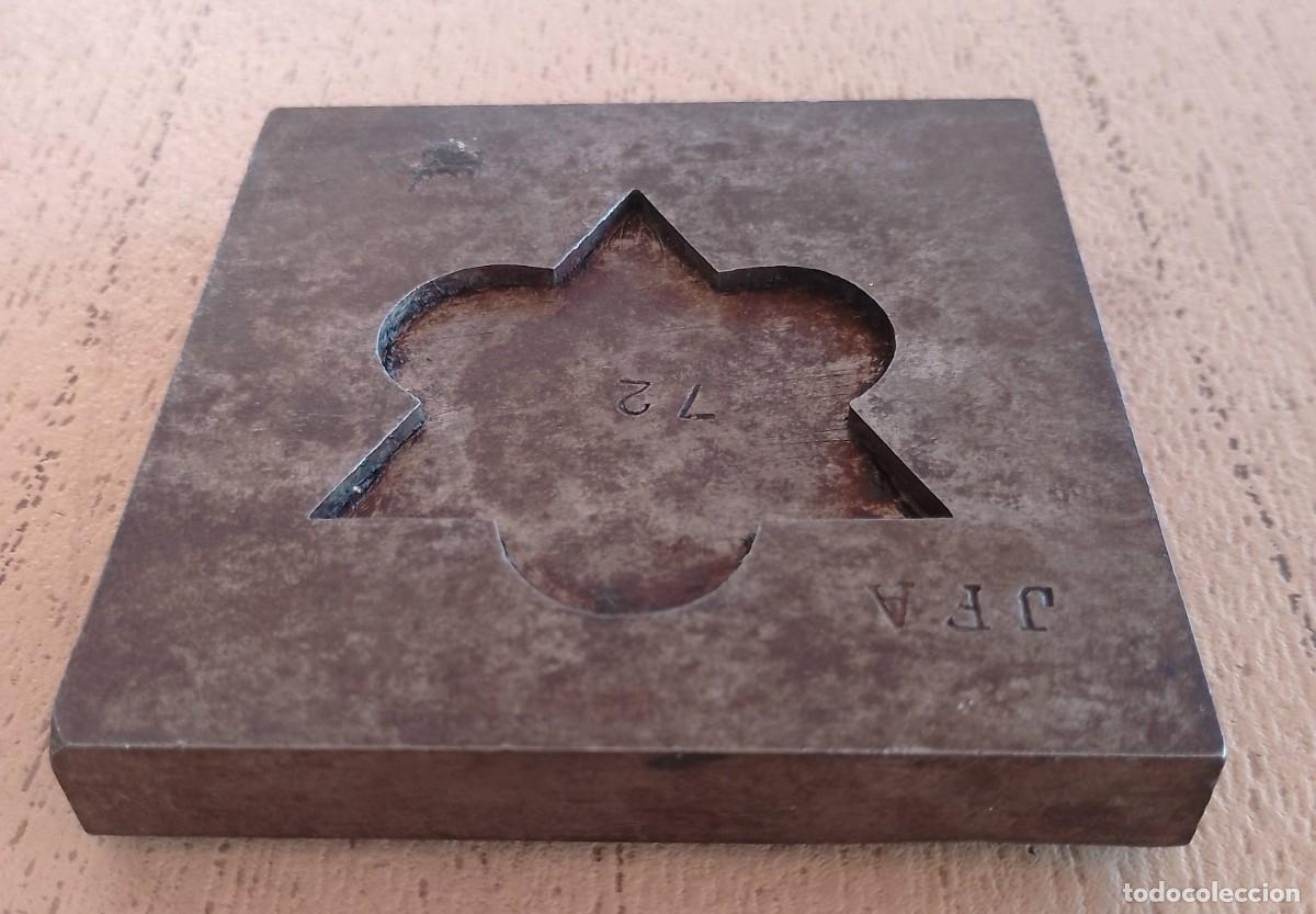 Antig&uuml;edades: Matriz o Molde en Metal - Foto 9