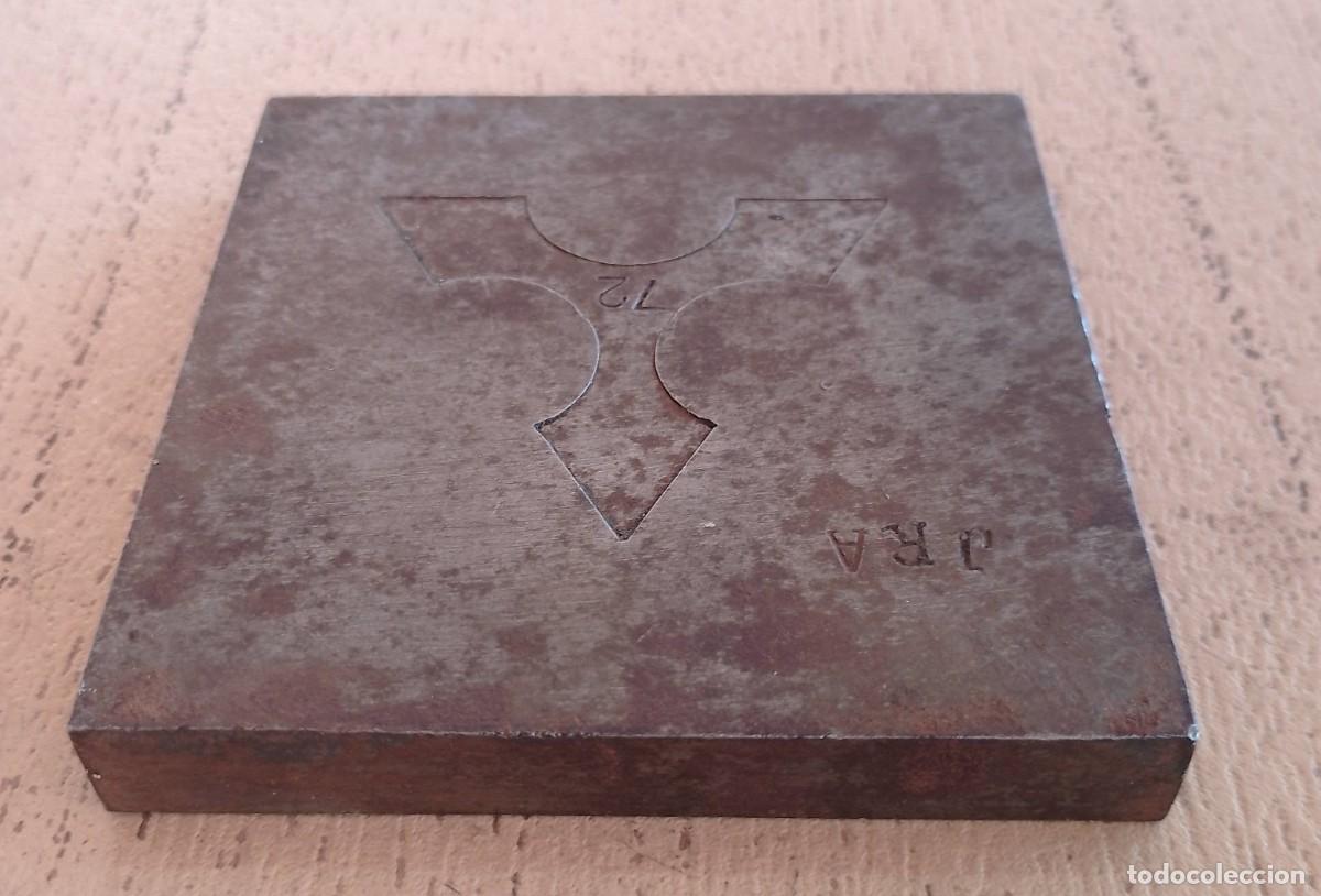 Antig&uuml;edades: Matriz o Molde en Metal - Foto 9