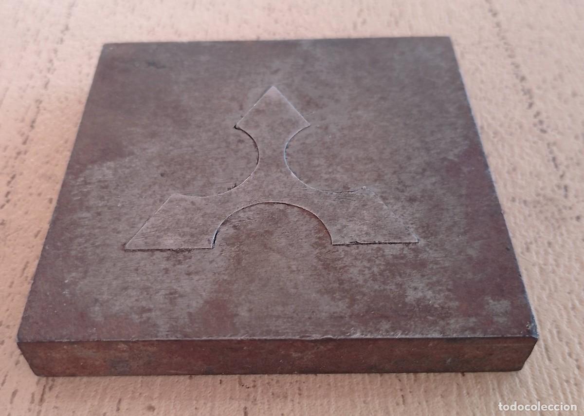 Antig&uuml;edades: Matriz o Molde en Metal - Foto 11
