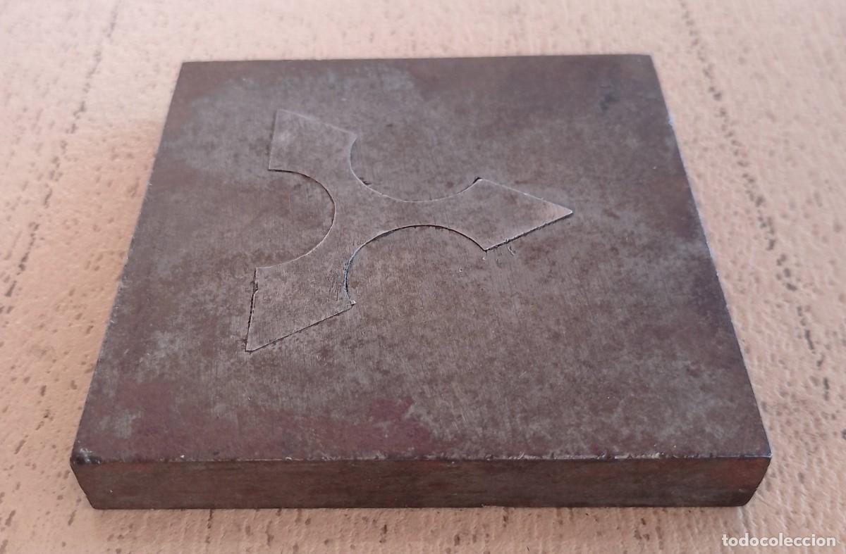 Antig&uuml;edades: Matriz o Molde en Metal - Foto 14