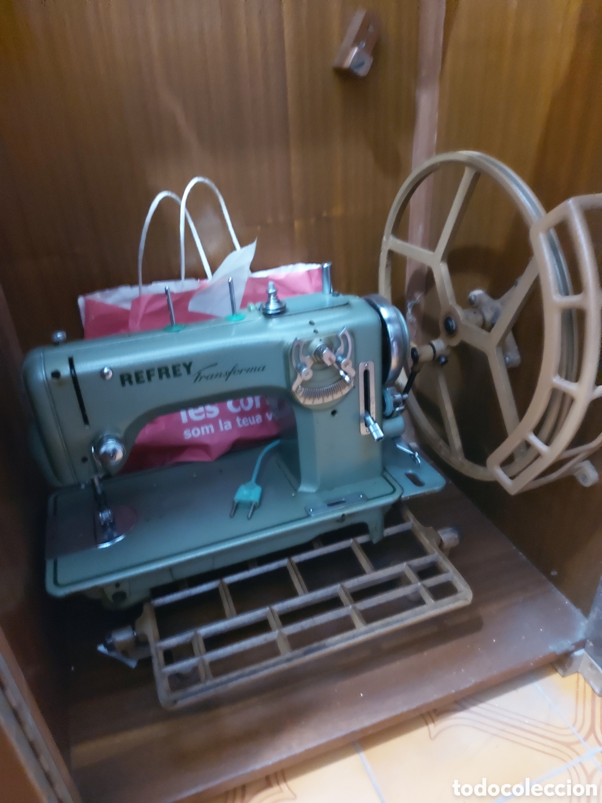 Antig&uuml;edades: M&aacute;quina coser Refrey Transforma 427 - Foto 1