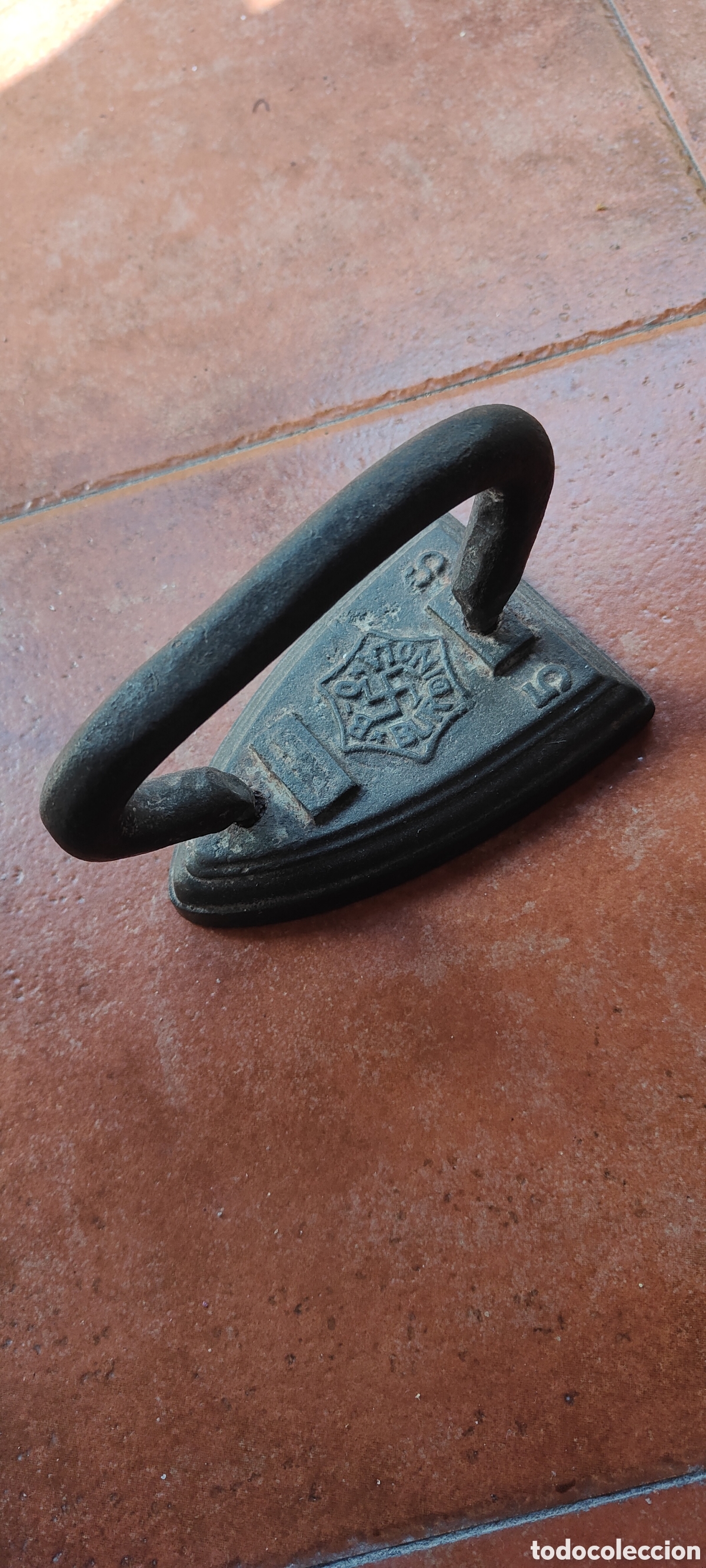 Antig&uuml;edades: MUY ANTIGUA PLANCHA CON ESVASTICA - Foto 2