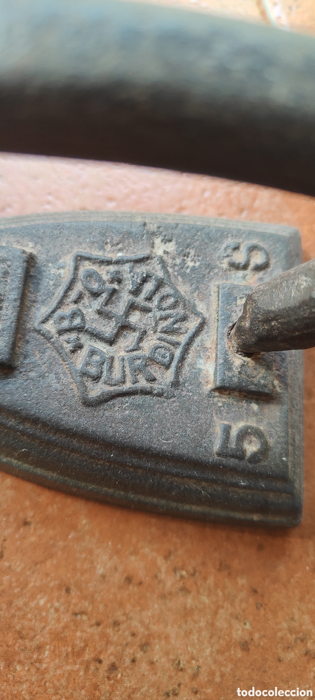 Antig&uuml;edades: MUY ANTIGUA PLANCHA CON ESVASTICA - Foto 4