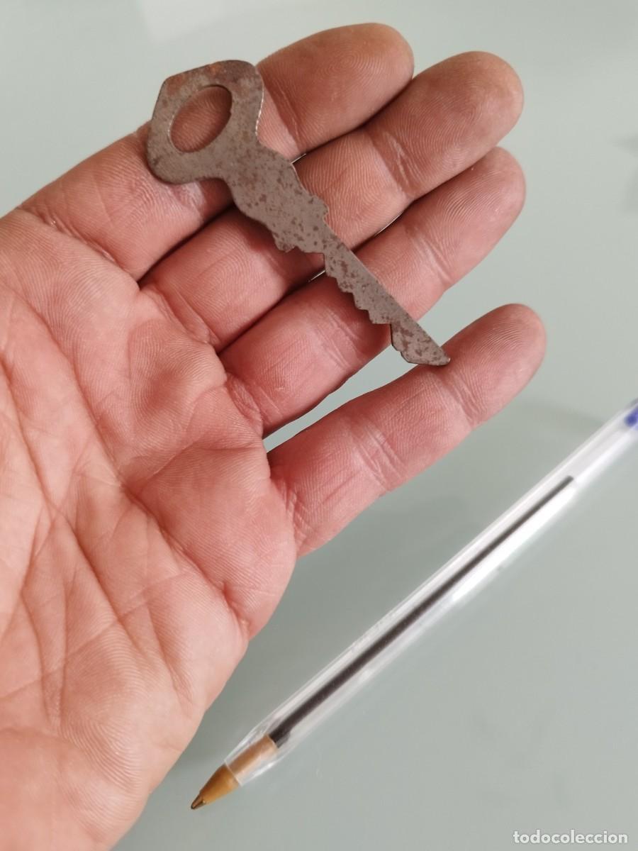 Antig&uuml;edades: Antigua llave a identificar. - Foto 1