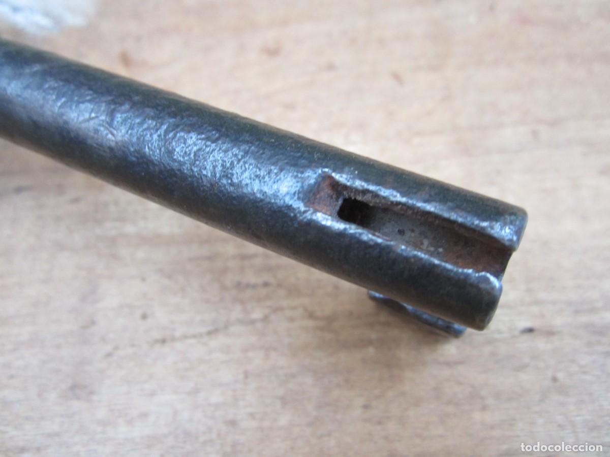 Antig&uuml;edades: Llave antigua grande, hueca, 16 cm. - Foto 5