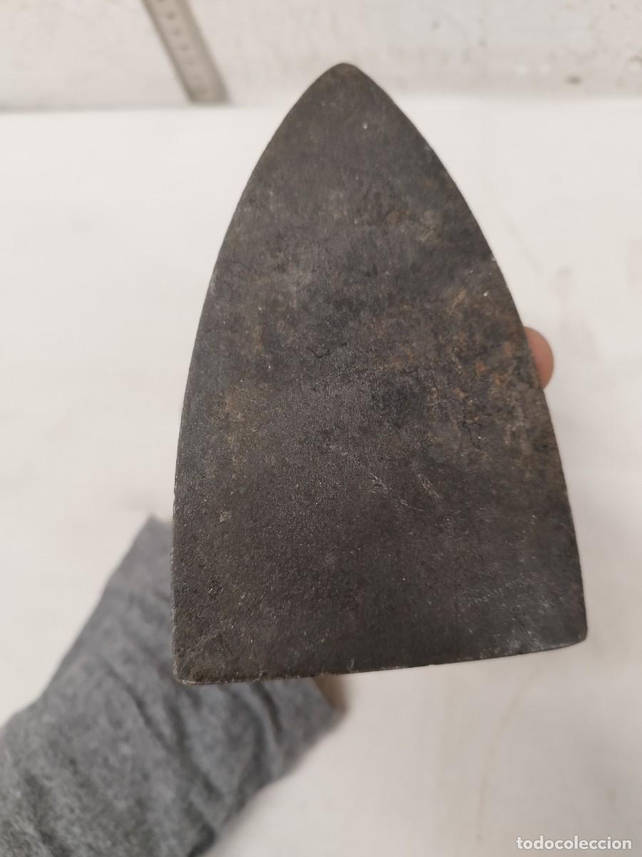 Antig&uuml;edades: Antigua plancha de hierro, con marcaje a identificar. - Foto 3