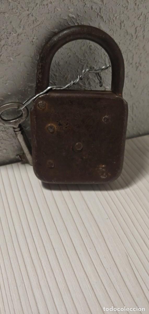 Antig&uuml;edades: Candado antiguo ,con su llave. - Foto 3