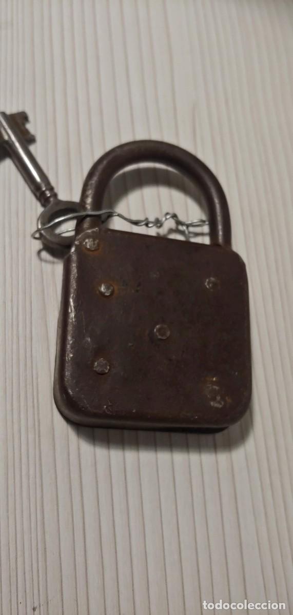 Antig&uuml;edades: Candado antiguo ,con su llave. - Foto 4