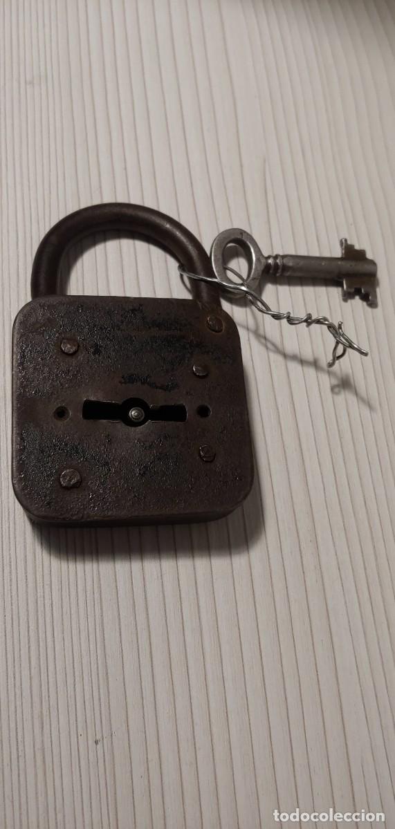 Antig&uuml;edades: Candado antiguo ,con su llave. - Foto 5