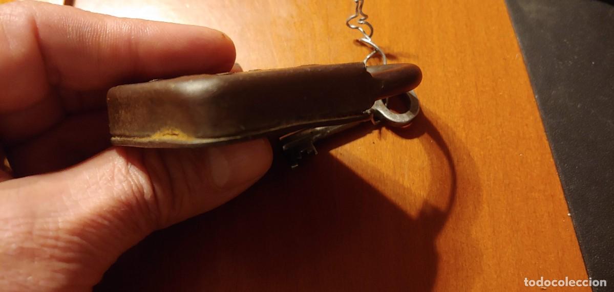Antig&uuml;edades: Candado antiguo ,con su llave. - Foto 8