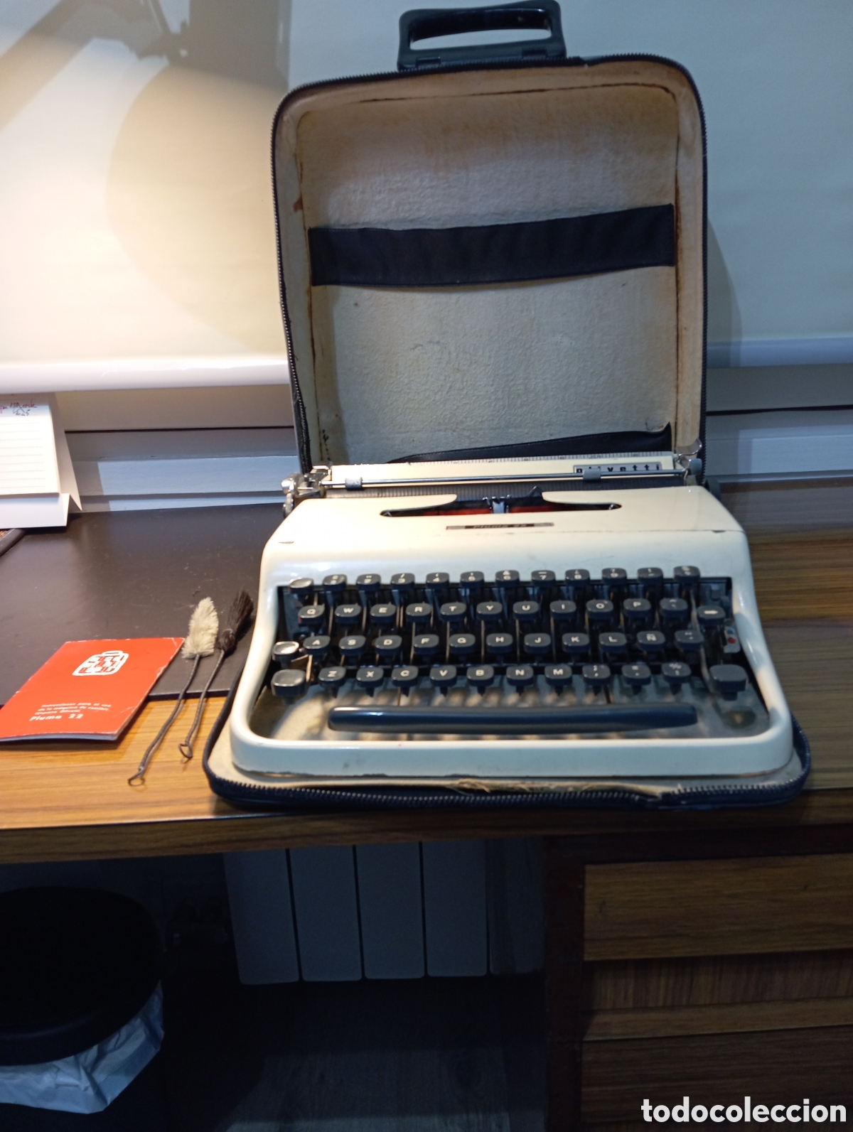 Antig&uuml;edades: M&agrave;quina escribir Hispano Olivetti Pluma 22 - Foto 1