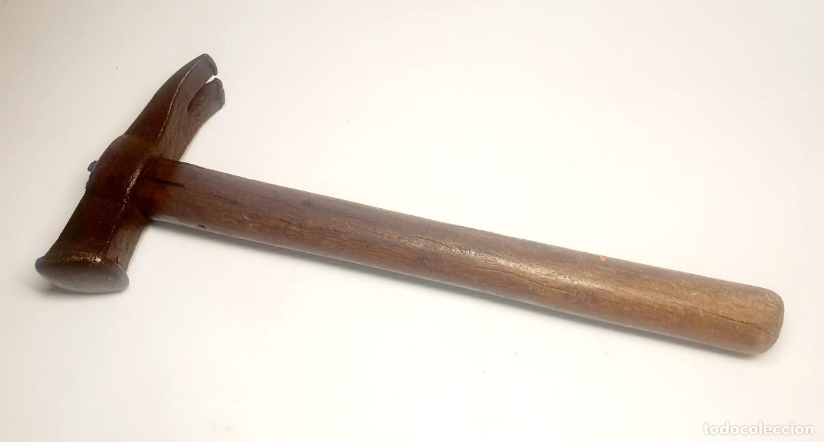 Antig&uuml;edades: MARTILLO ANTIGUO CON SACACLAVOS - Foto 1