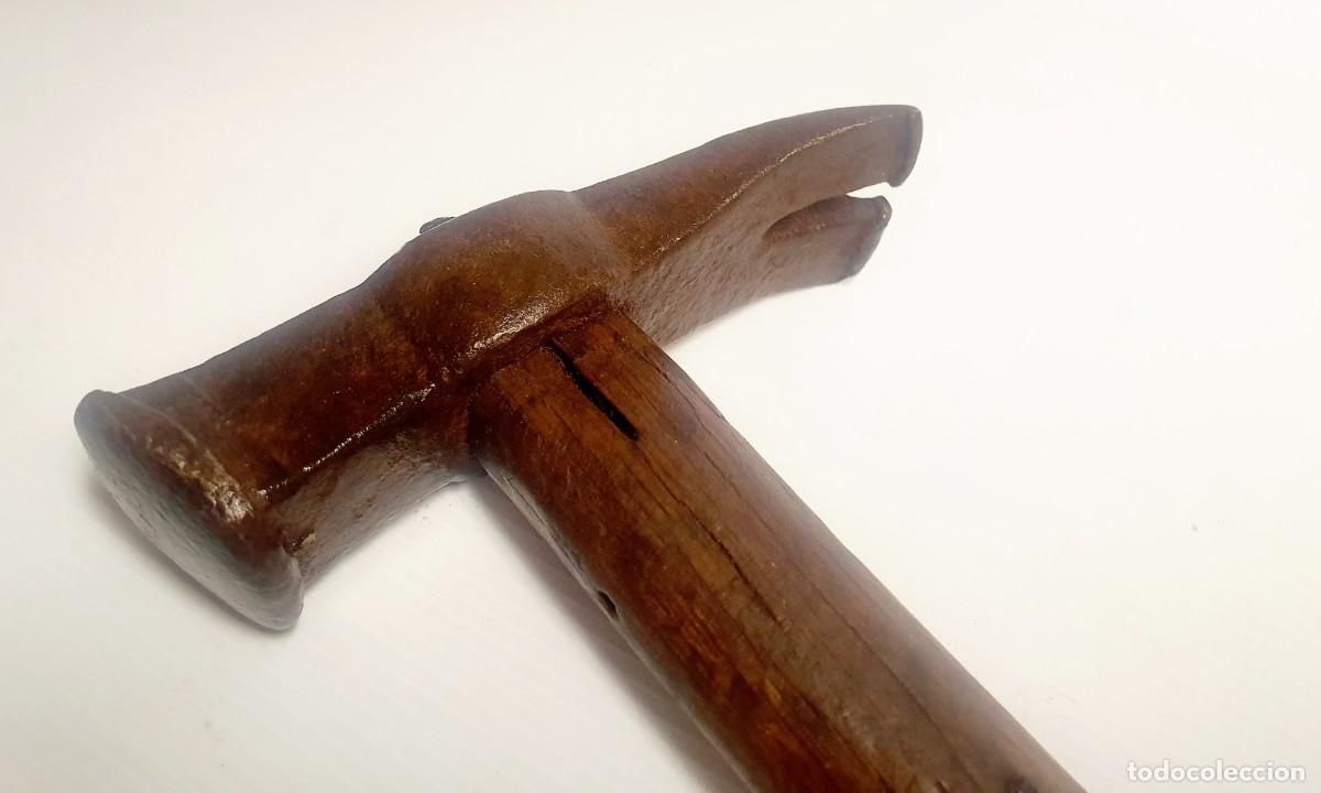 Antig&uuml;edades: MARTILLO ANTIGUO CON SACACLAVOS - Foto 2