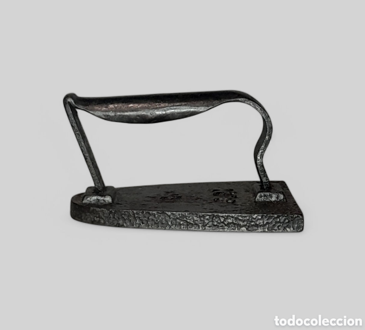 Antig&uuml;edades: Antigua plancha de hierro fundido. - Foto 3