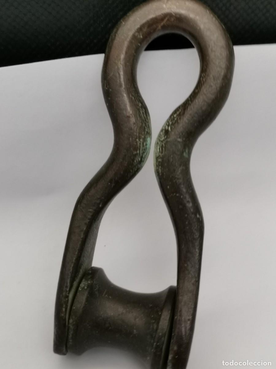 Antig&uuml;edades: ANTIGUA POLEA EN BRONCE FABRICADA A MANO (93 cm.) - Foto 3