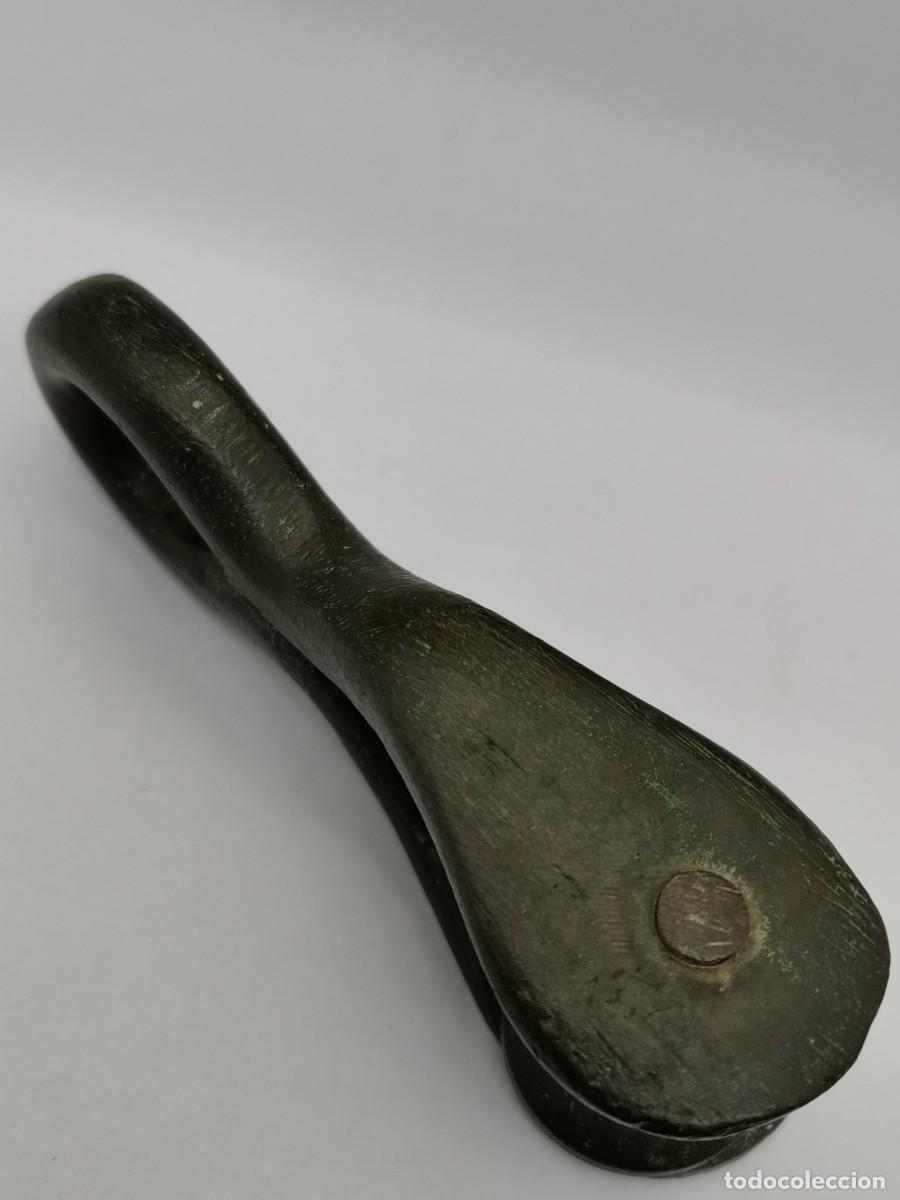 Antig&uuml;edades: ANTIGUA POLEA EN BRONCE FABRICADA A MANO (93 cm.) - Foto 5