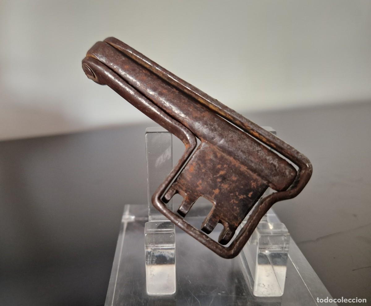 Antig&uuml;edades: LLAVE PLEGABLE DE HIERRO - Foto 1