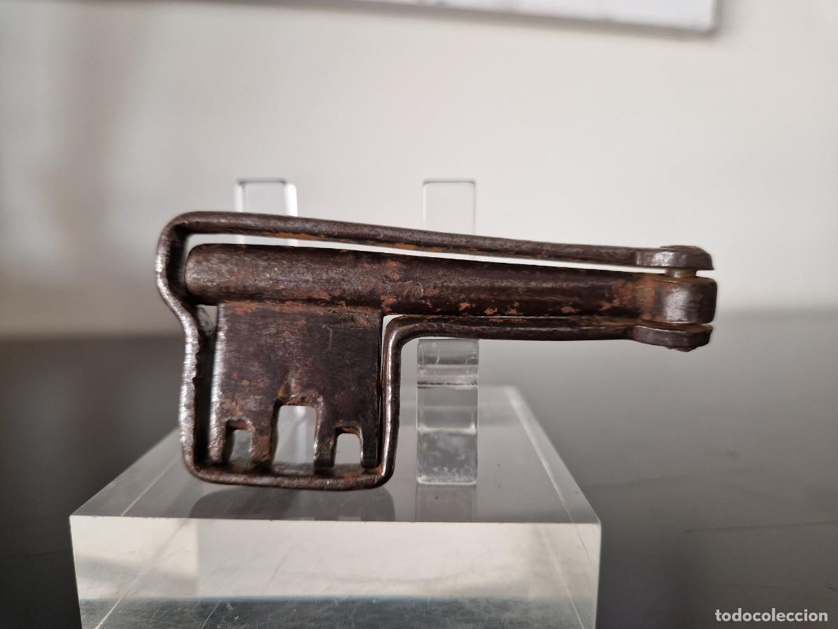 Antig&uuml;edades: LLAVE PLEGABLE DE HIERRO - Foto 2
