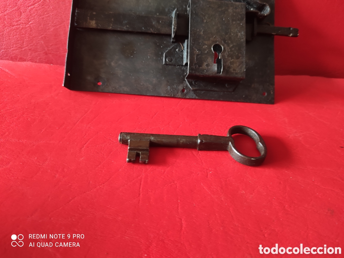 Antig&uuml;edades: Antigua cerradura con llave funcionando - Foto 4