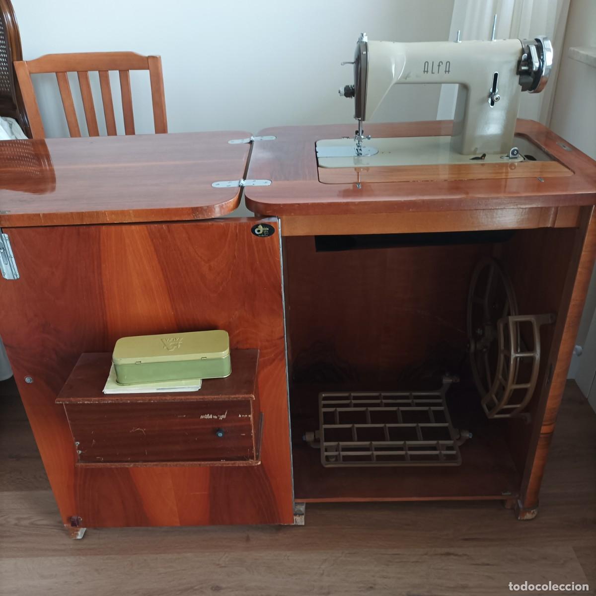 Antig&uuml;edades: M&aacute;quina de coser Alfa - Foto 1