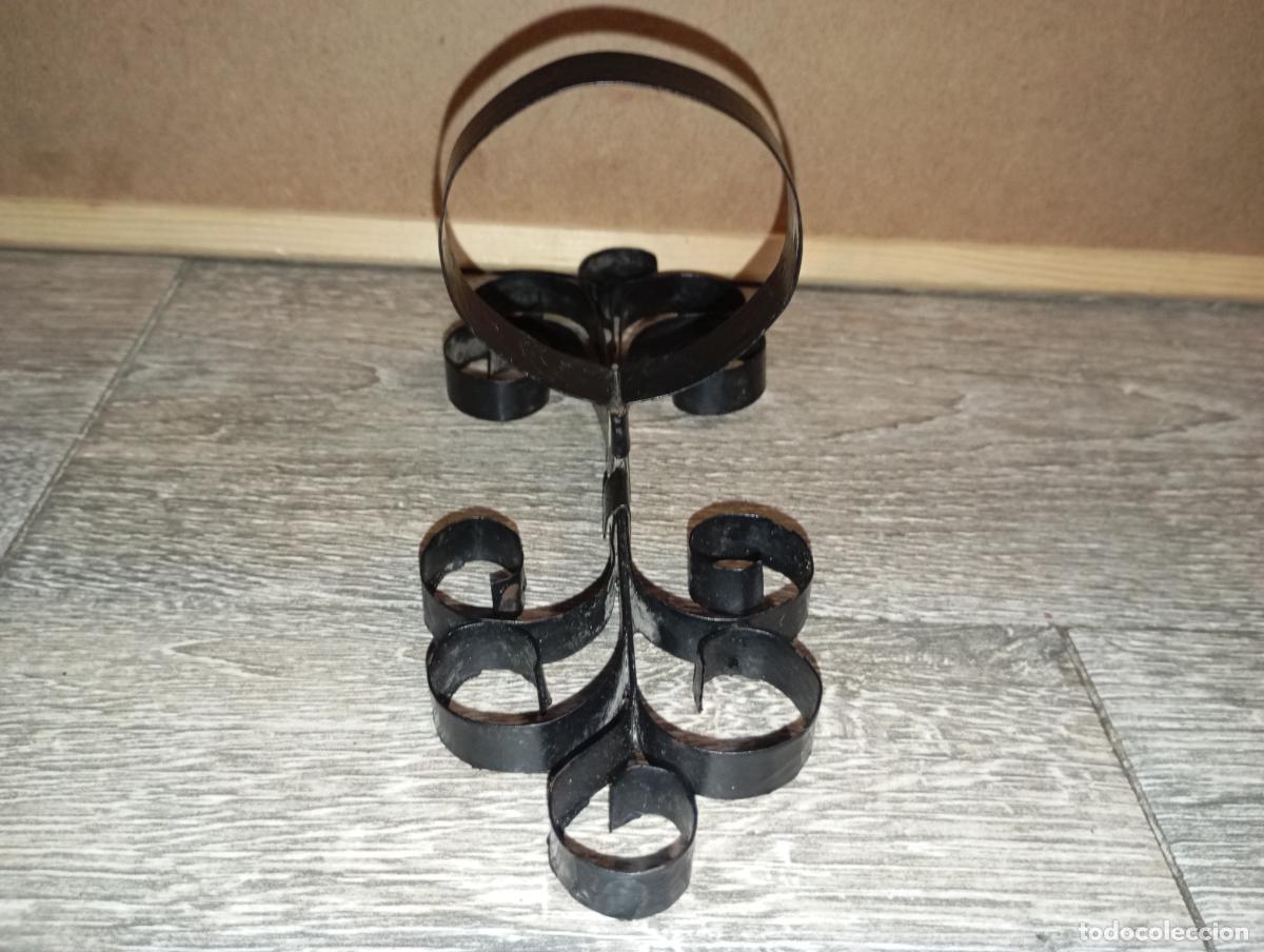 Antig&uuml;edades: Peque&ntilde;o Soporte de forja filigrana - Foto 4