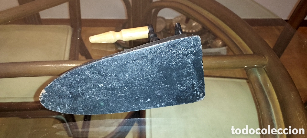 Antig&uuml;edades: ANTIGUA PLANCHA DE HIERRO ASA DE MADERA - Foto 4