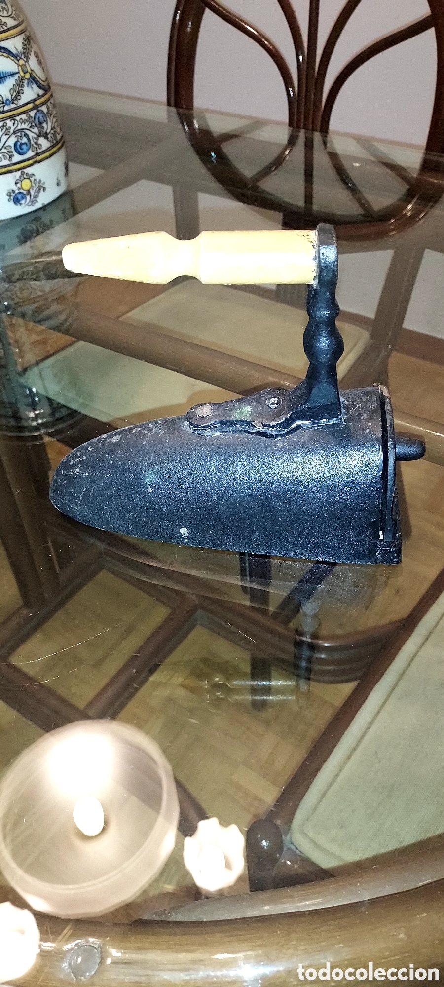Antig&uuml;edades: ANTIGUA PLANCHA DE HIERRO ASA DE MADERA - Foto 1