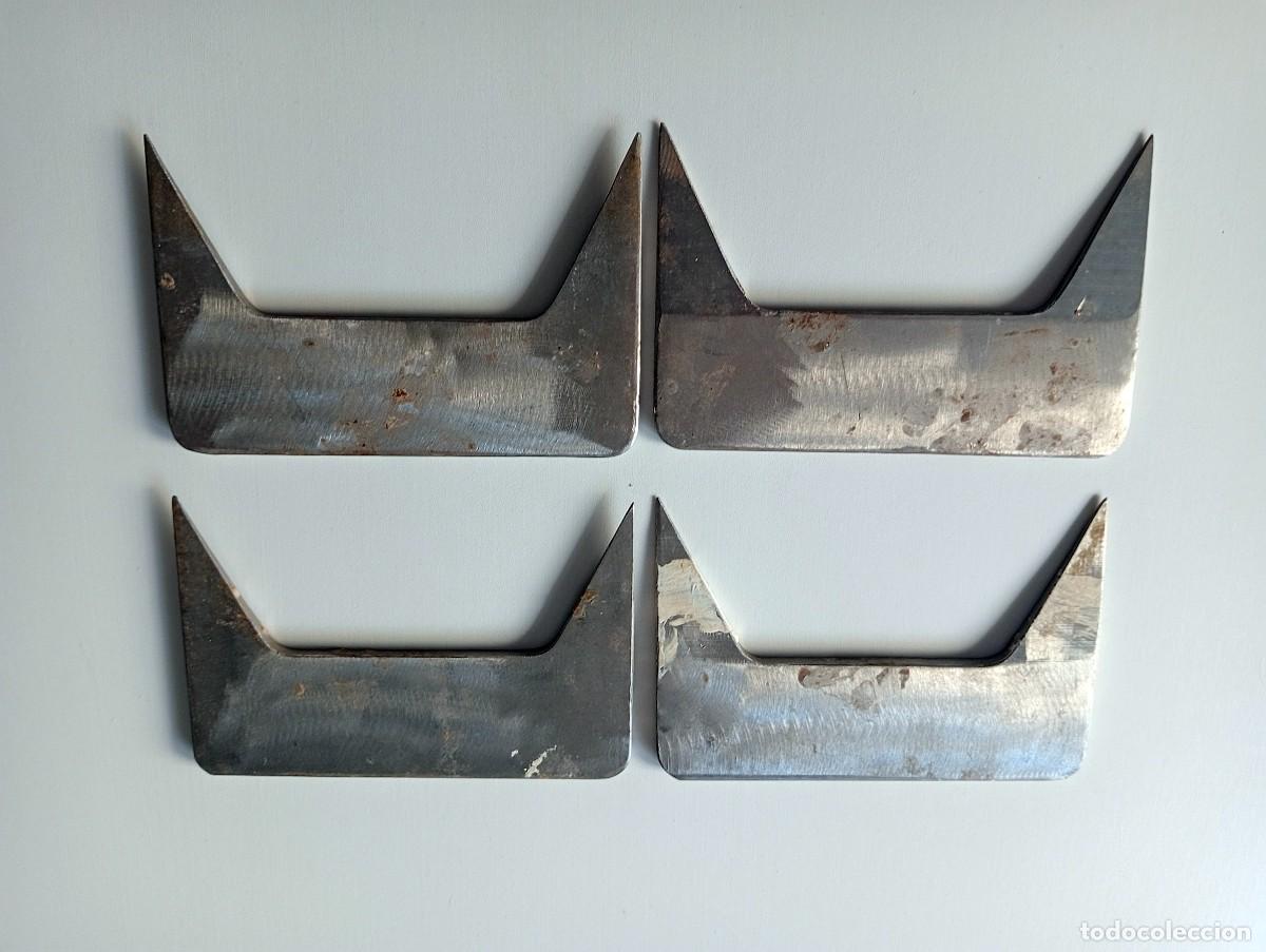 Antig&uuml;edades: LOTE DE 4 PIEZAS DE ACERO CON PUNTAS - Foto 1