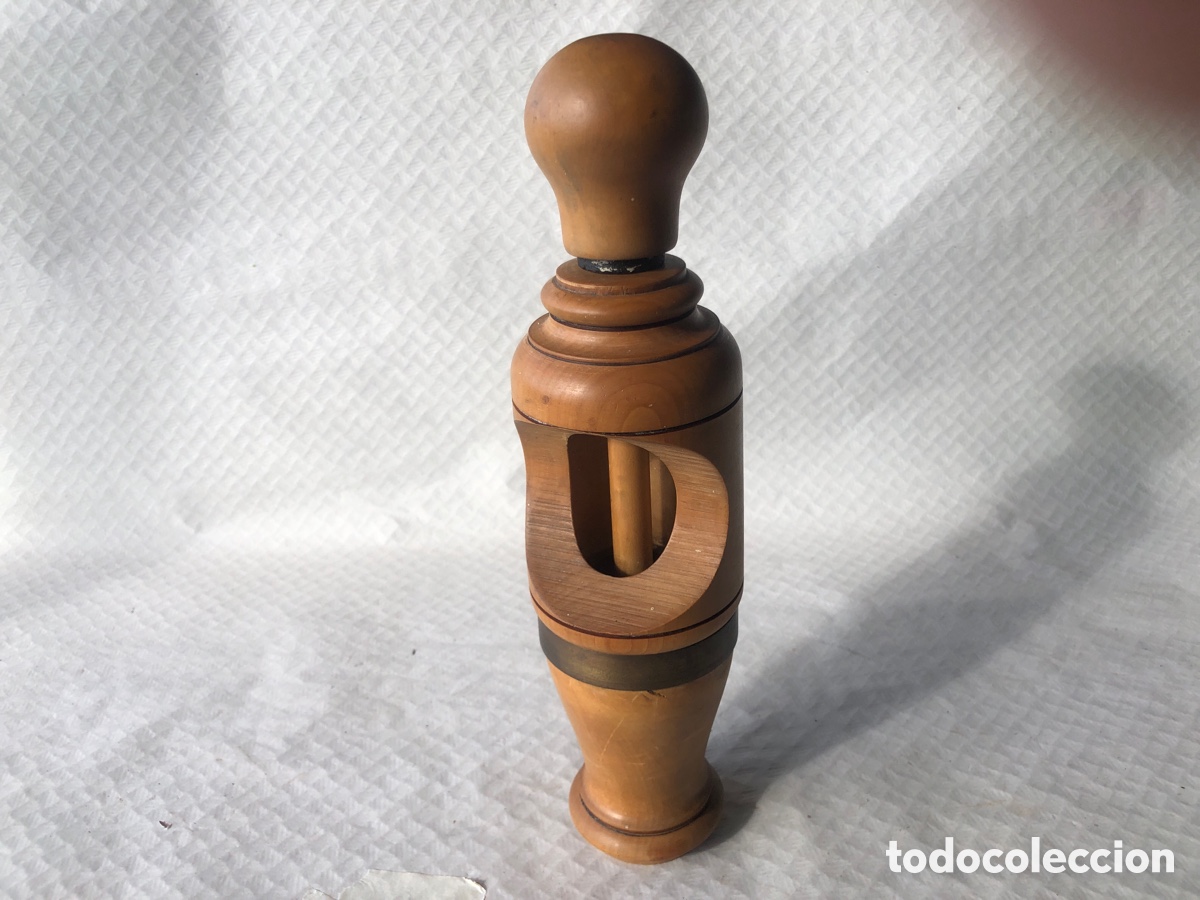 Antig&uuml;edades: Antiguo encorchador de madera - Foto 1