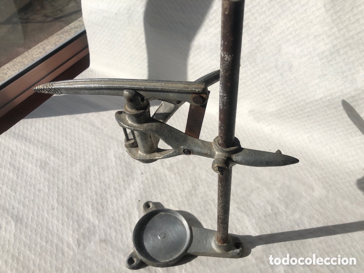 Antig&uuml;edades: Antiguo y raro encorchador - Foto 2