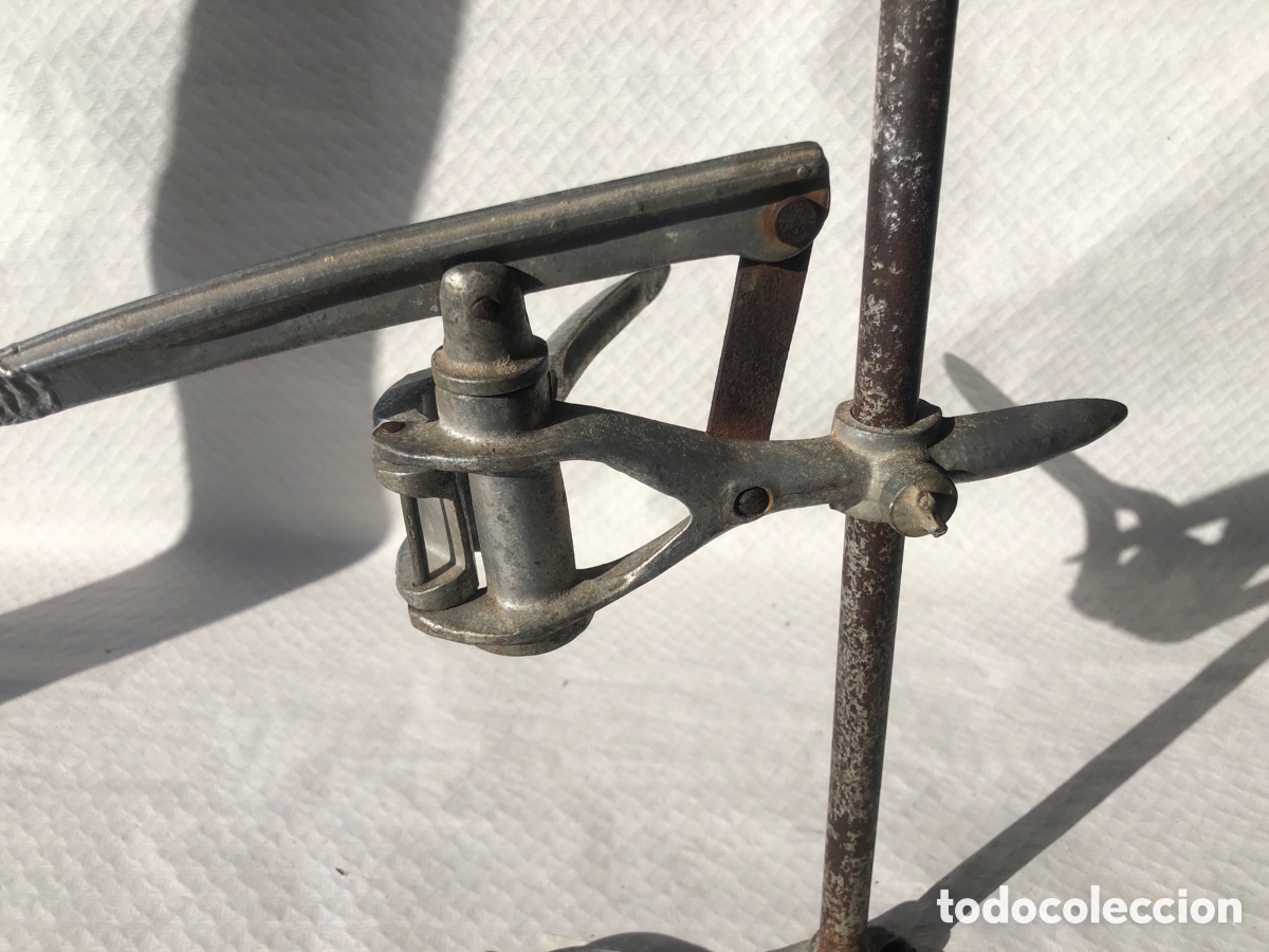 Antig&uuml;edades: Antiguo y raro encorchador - Foto 3