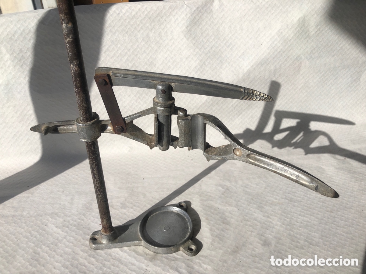 Antig&uuml;edades: Antiguo y raro encorchador - Foto 4
