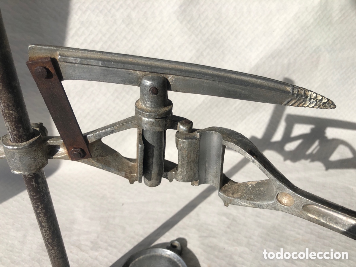 Antig&uuml;edades: Antiguo y raro encorchador - Foto 5