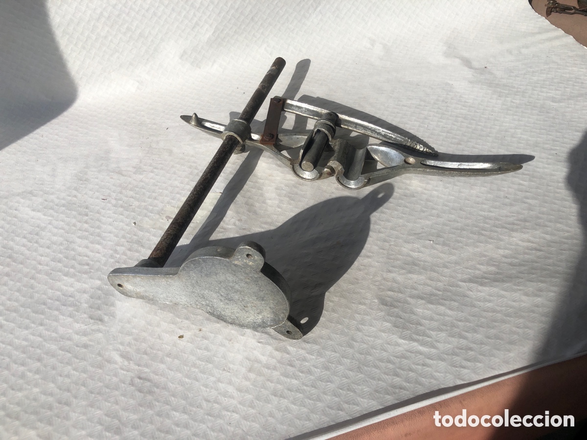 Antig&uuml;edades: Antiguo y raro encorchador - Foto 6