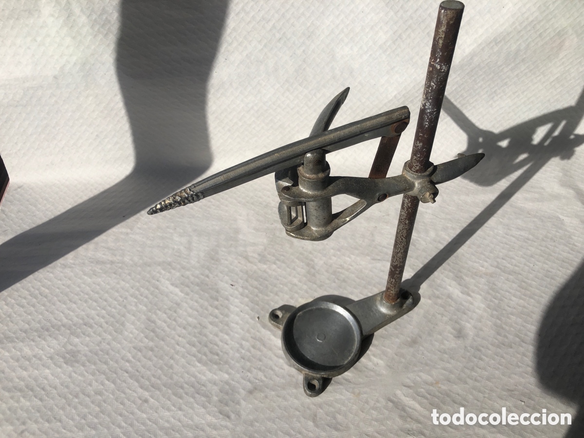 Antig&uuml;edades: Antiguo y raro encorchador - Foto 1