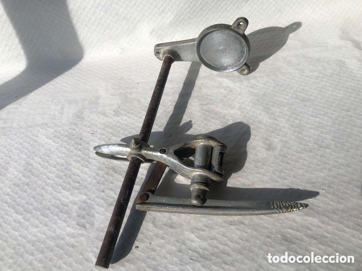 Antig&uuml;edades: Antiguo y raro encorchador - Foto 8