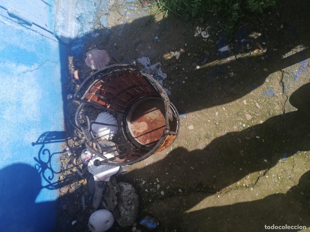 Antig&uuml;edades: Paraguero antiguo de forja con base de cinc - Foto 4