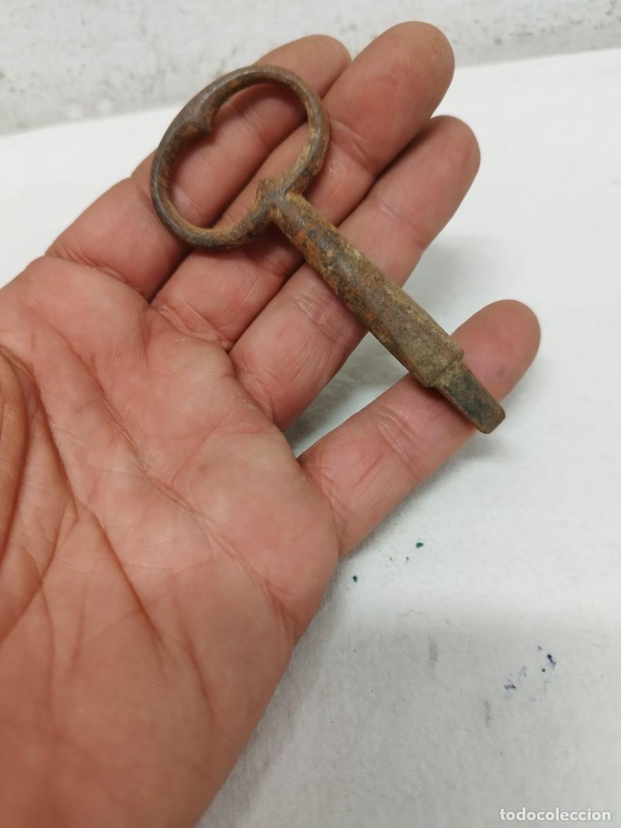 Antig&uuml;edades: Antigua llave de forja a identificar. - Foto 1
