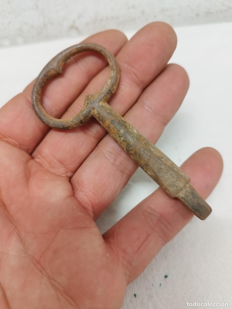 Antig&uuml;edades: Antigua llave de forja a identificar. - Foto 2