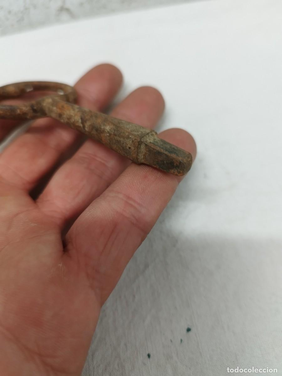 Antig&uuml;edades: Antigua llave de forja a identificar. - Foto 3
