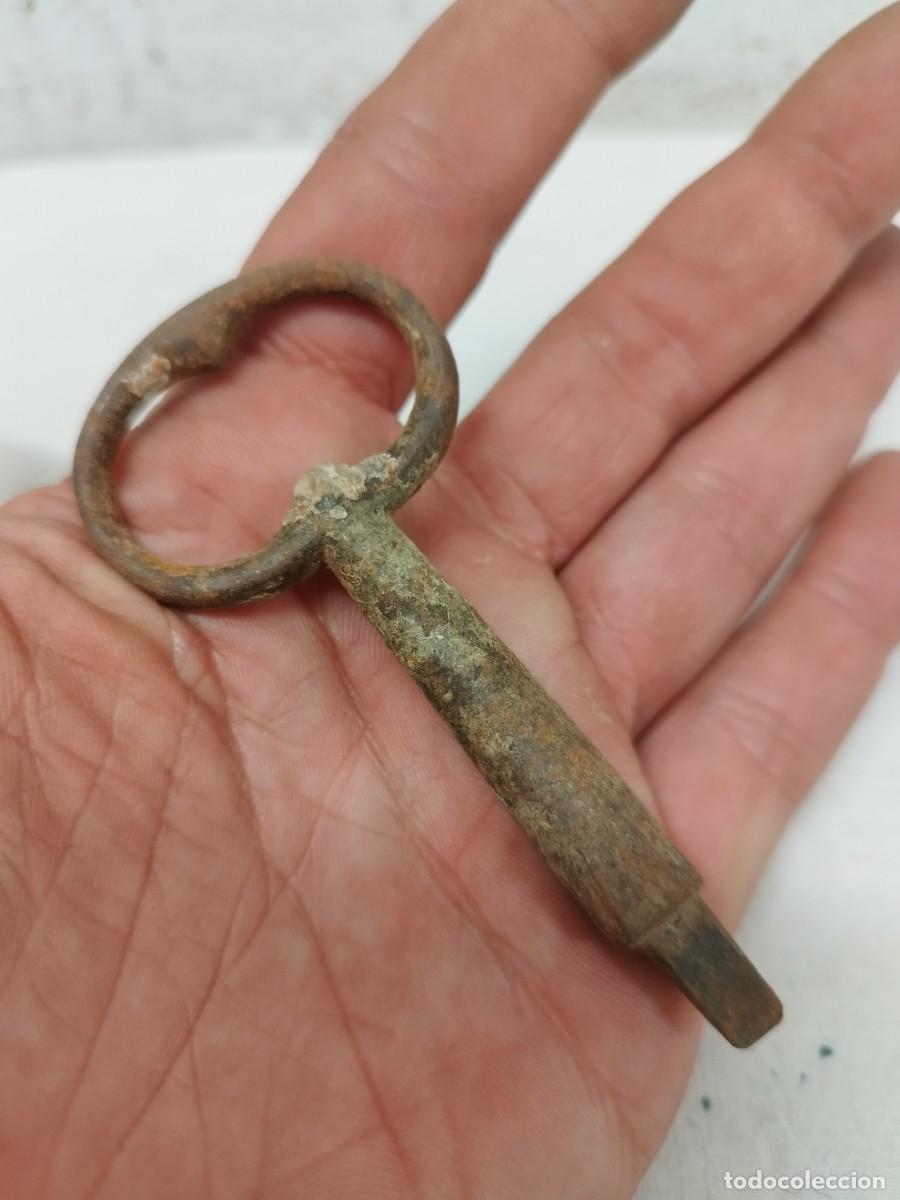 Antig&uuml;edades: Antigua llave de forja a identificar. - Foto 4