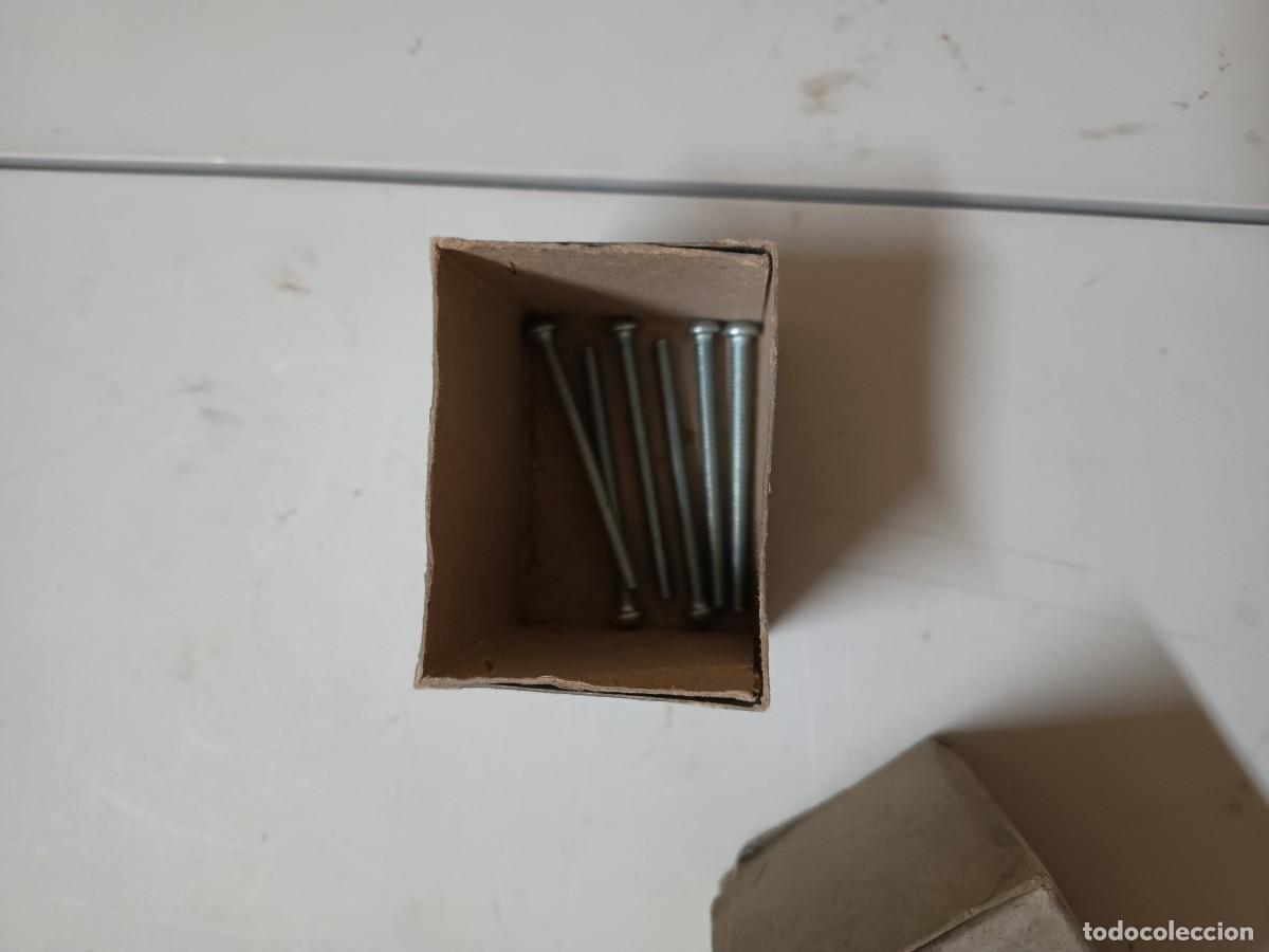Antig&uuml;edades: Caja de tornillos 3/16 largo 60 - Foto 2