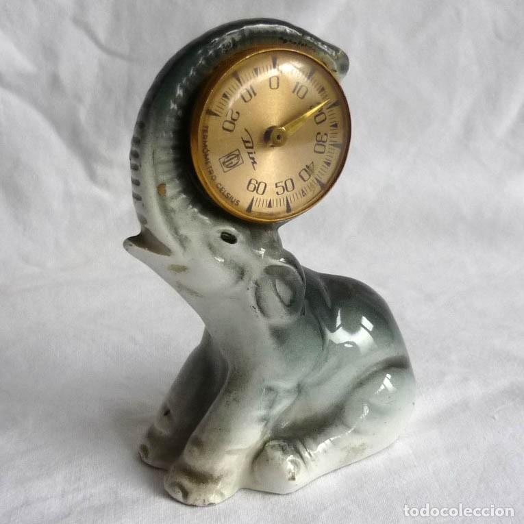 Antig&uuml;edades: Term&oacute;metro sobre elefante de porcelana, funcionando - Foto 1