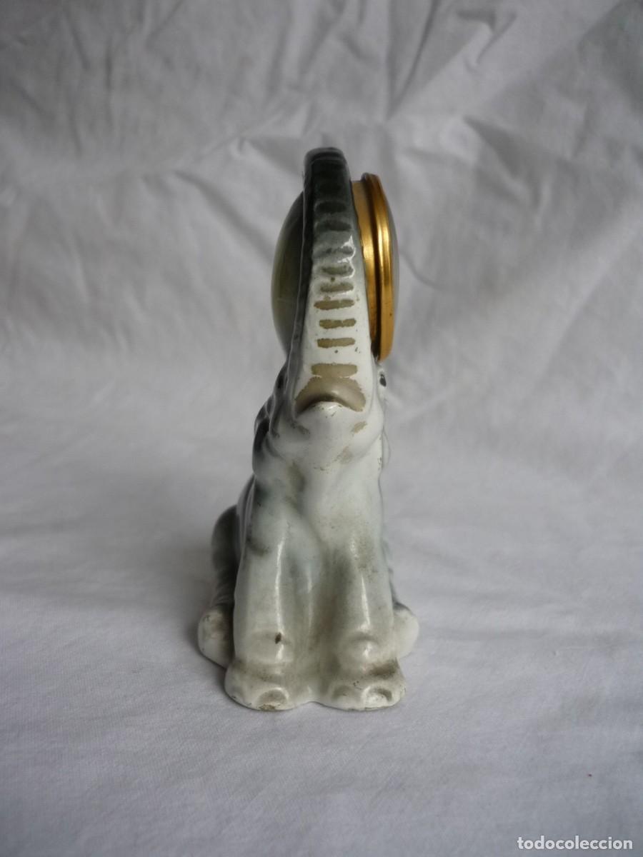 Antig&uuml;edades: Term&oacute;metro sobre elefante de porcelana, funcionando - Foto 3