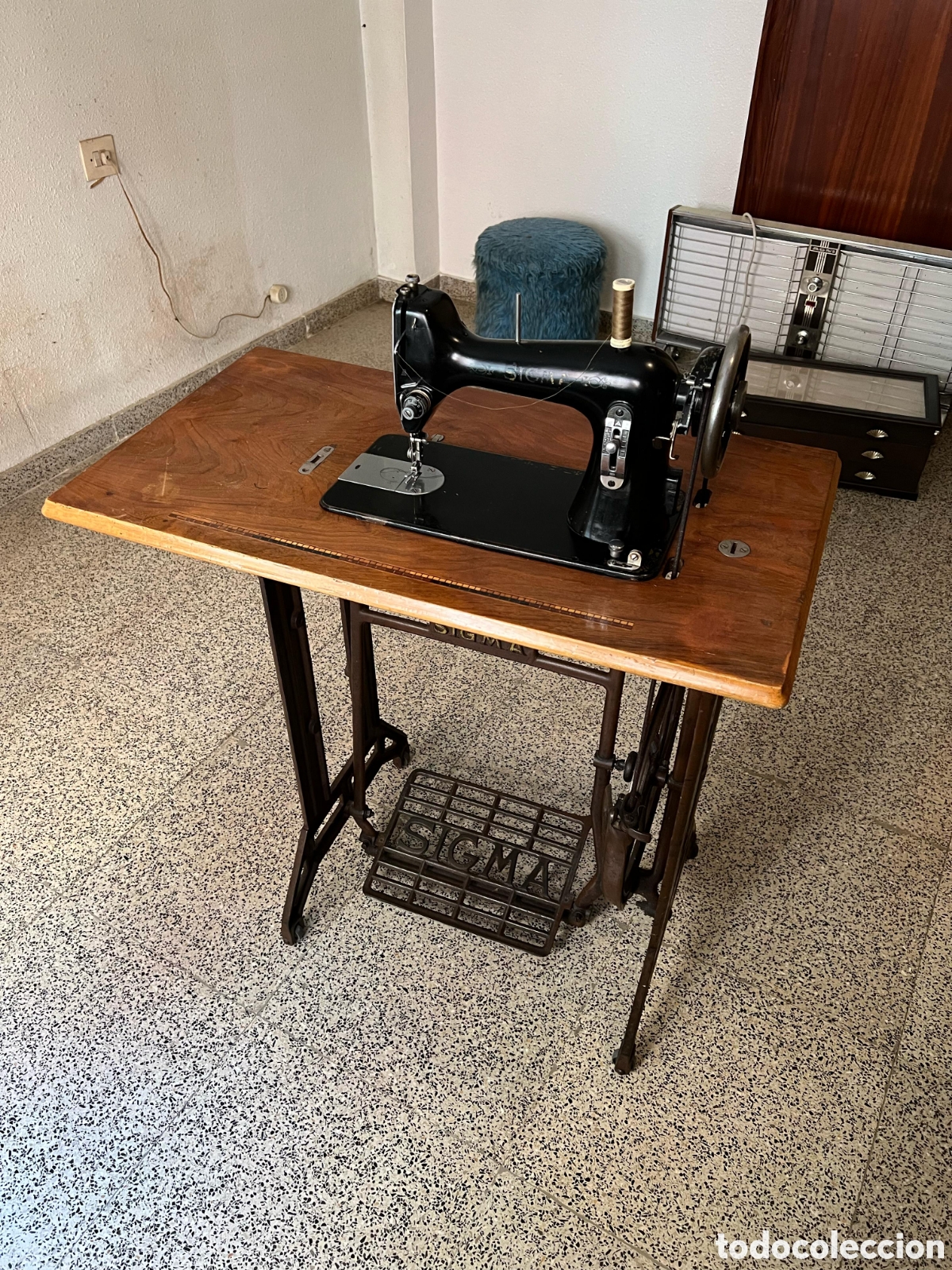 Antig&uuml;edades: Dos M&aacute;quinas de coser Sigma - Foto 2